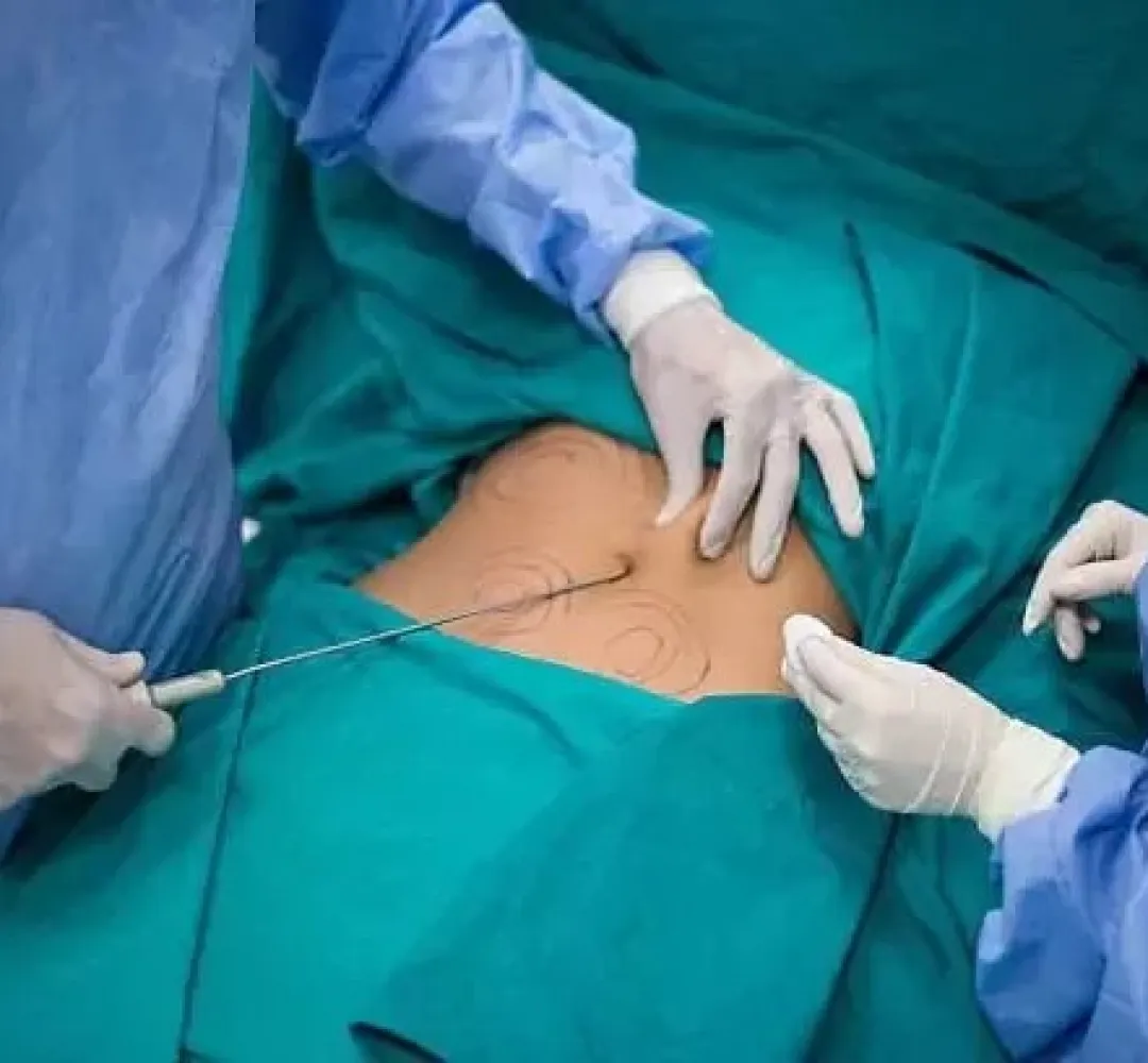 مصممة أزياء  مغربية انتقلت الى رحمة الله أثناء  خضوعها لعملية تجميل بطنجة