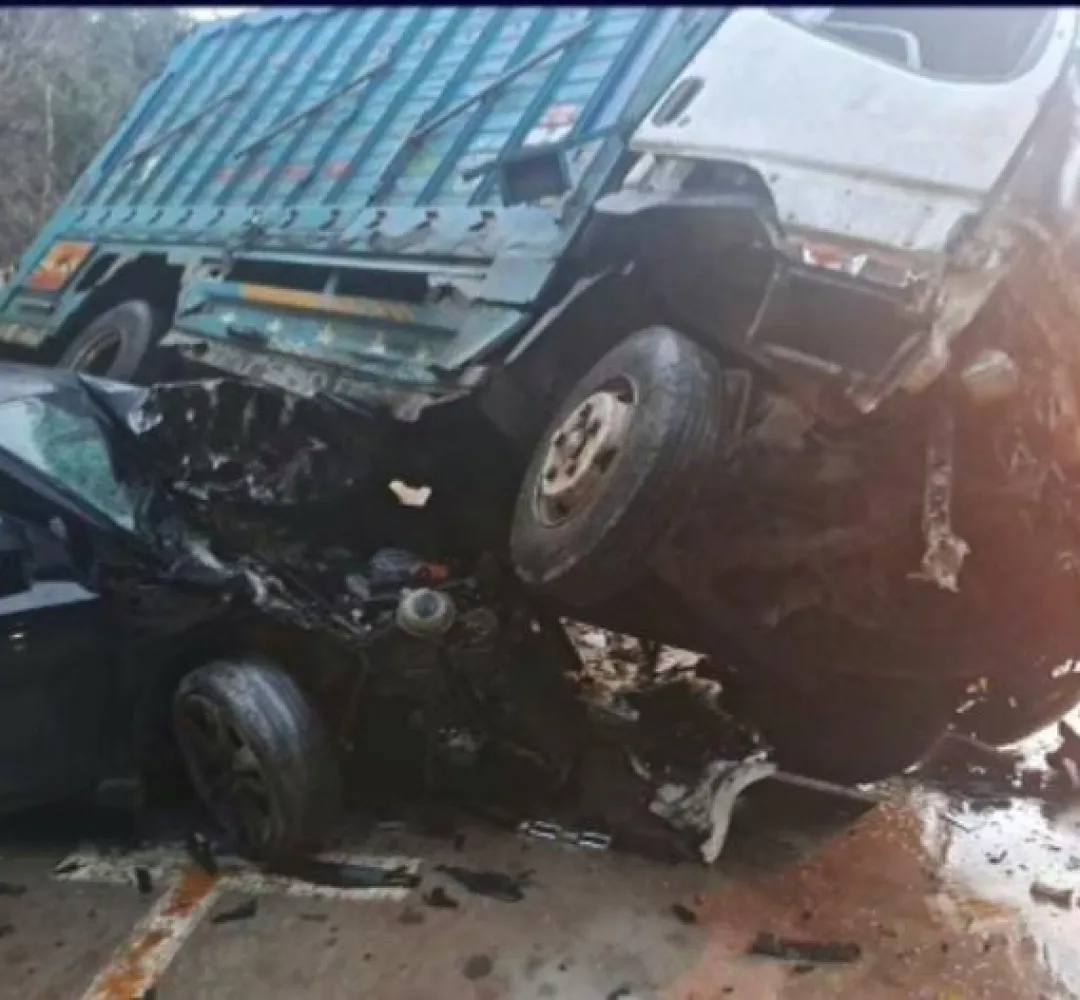 مصرع شخصين و اصابة اخرين .. سائق شاحنة يدهس اشخاصا داخل مركب سياحي ضواحي مدينة فاس