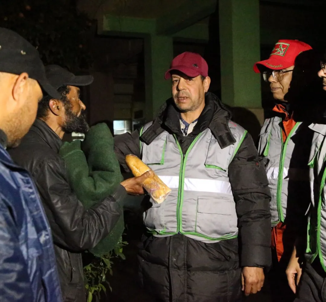 عمالة مكناس تنظم حملة ميدانية إنسانية واجتماعية لفائدة الأشخاص بدون مأوى والمسنين في وضعية الشارع وذلك لحمايتهم من تداعيات موجة البرد القارس